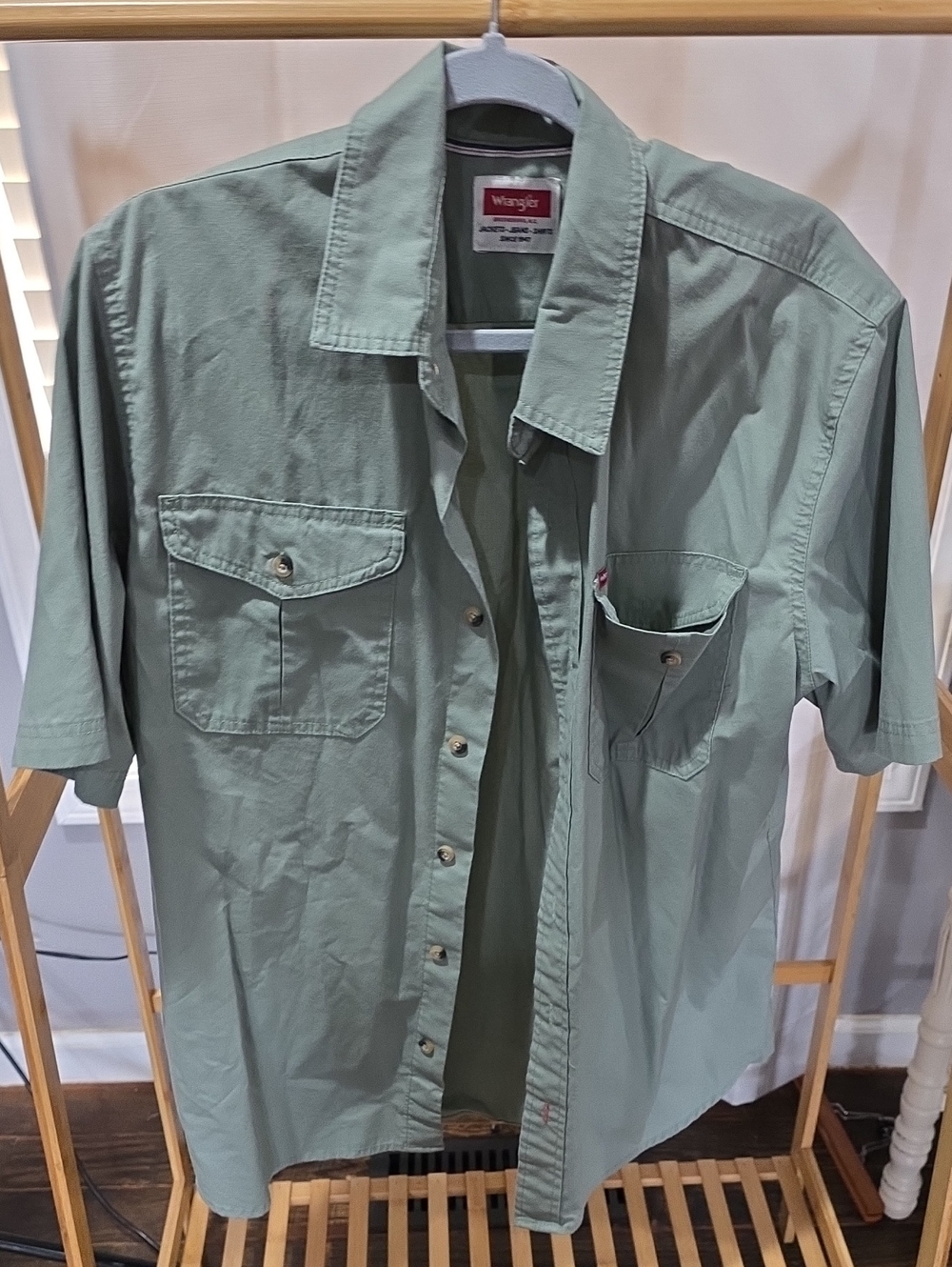 Wrangler Men's Light Sage Green Short-Sleeve Button-Down Shirt